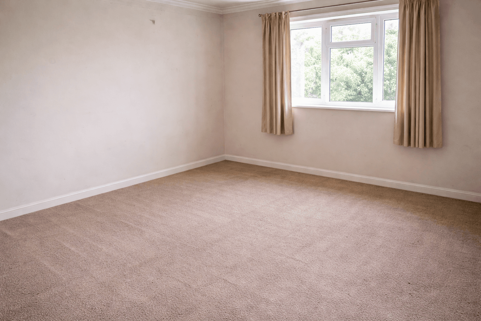Same room completely cleared with clean carpet
